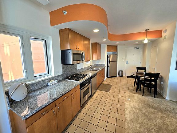 5th image of 550 15th St Unit 409