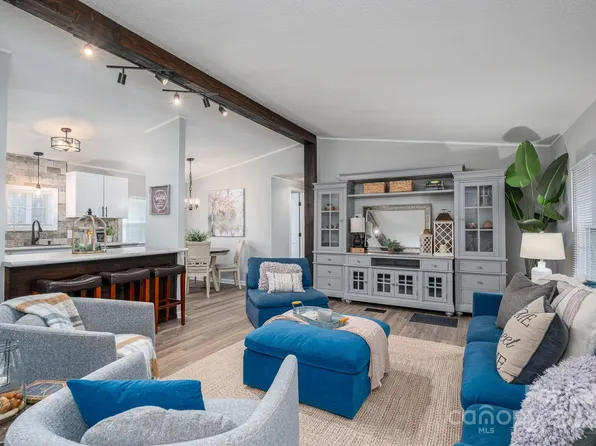 1383 Sandiwood Ct, Claremont, NC 28610