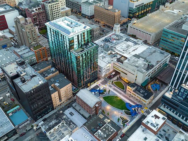 The George — Photo 8