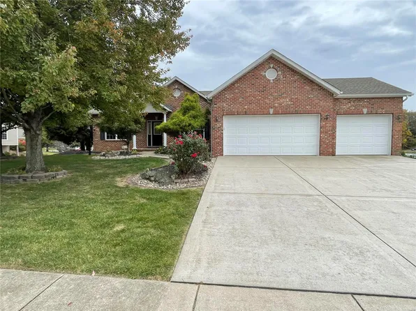 6 Ashford Oaks Ct, Maryville, IL 62062