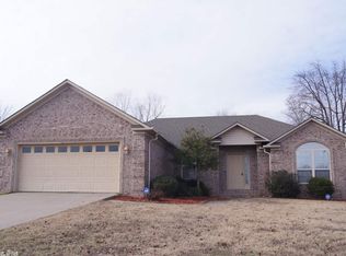 1813 Airborn Dr, Jacksonville, AR 72076