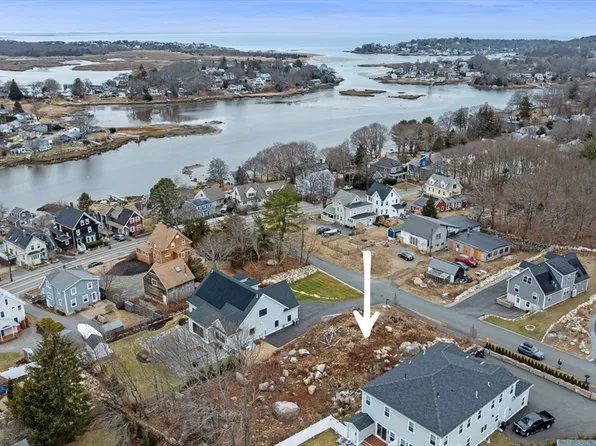 3 Deacon Farm Ln, Gloucester, MA 01930