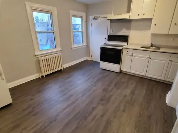 66 Wayne Ave #8, Oshawa, ON L1G 3P9