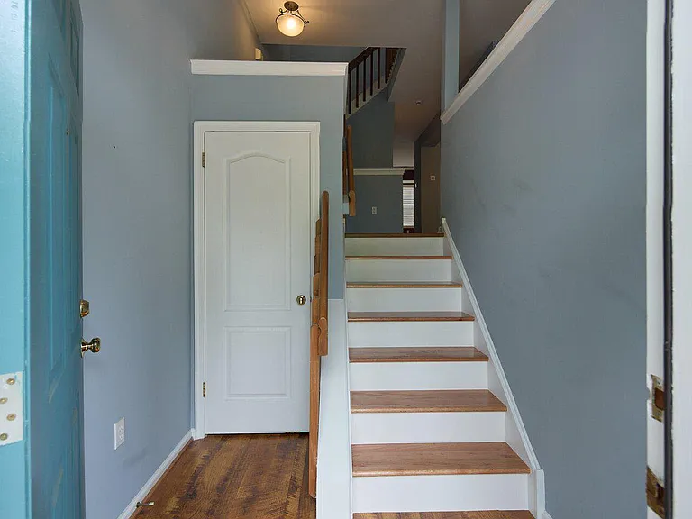 3604 Carriage Ct N — Photo 2