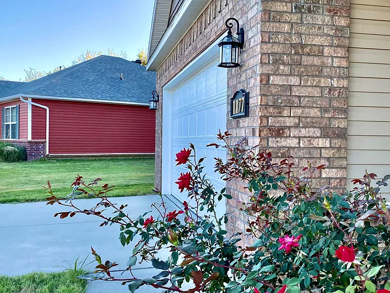 1177 S Springfield Dr — Photo 3