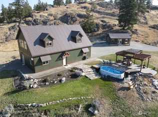 215 Point Dr, Oroville, WA 98844