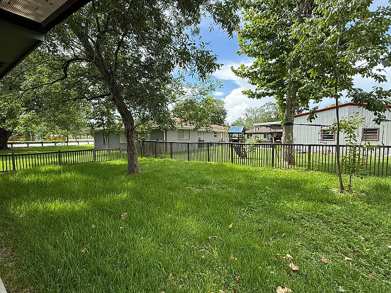 5525 Main St — Photo 27