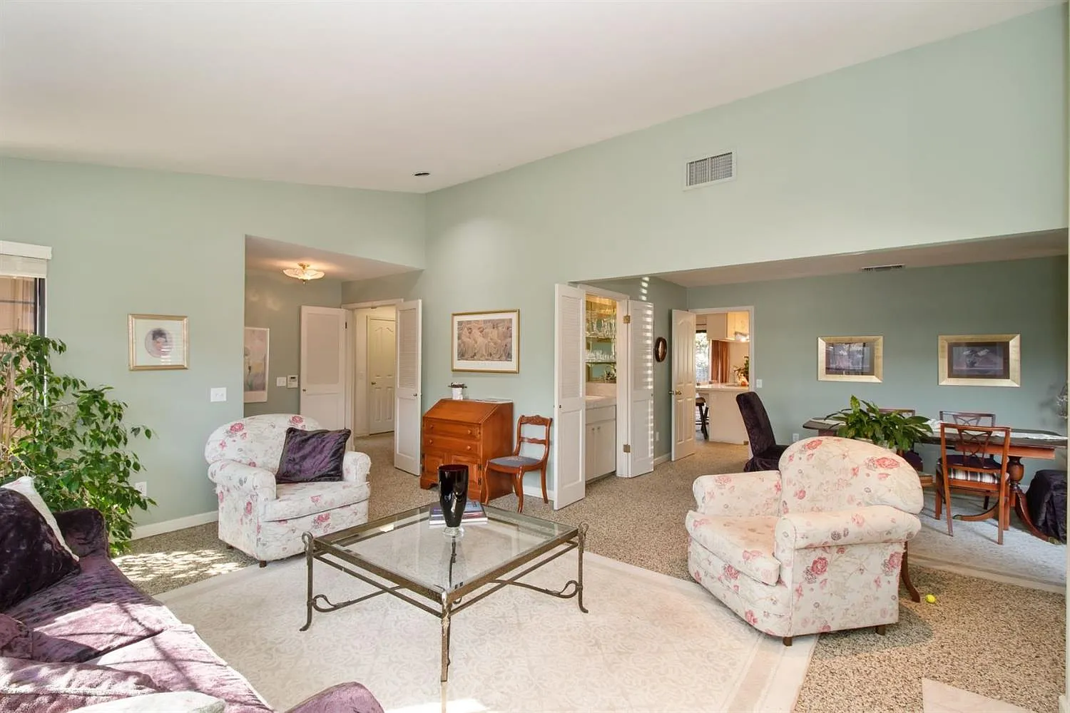 1353 E Fairmont Ave photo 1