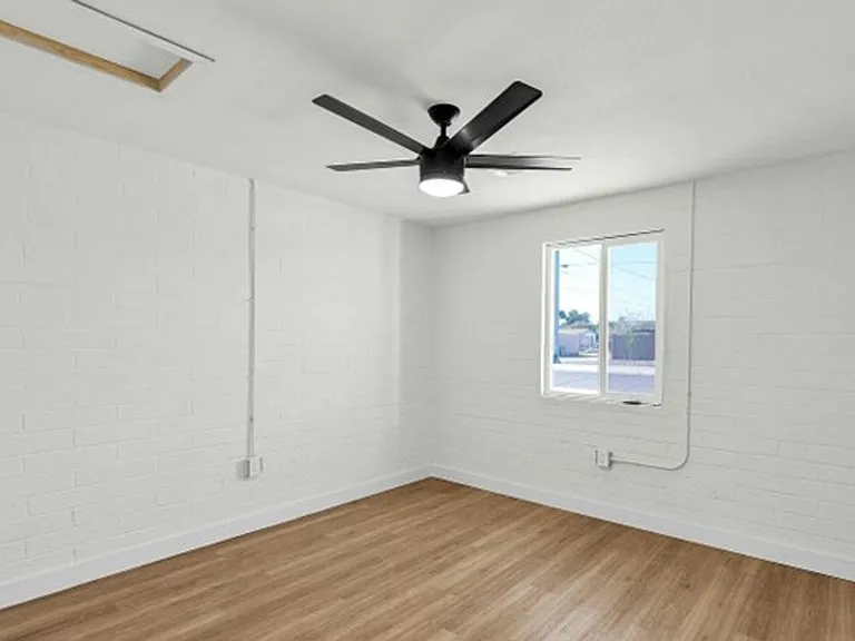 Newly Renovated 2 Bedroom, 1 Bath, with Stainless Appliances! — Photo 37