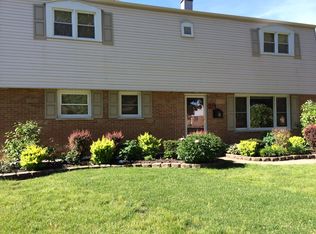 329 E Turner Ave, Roselle, IL 60172