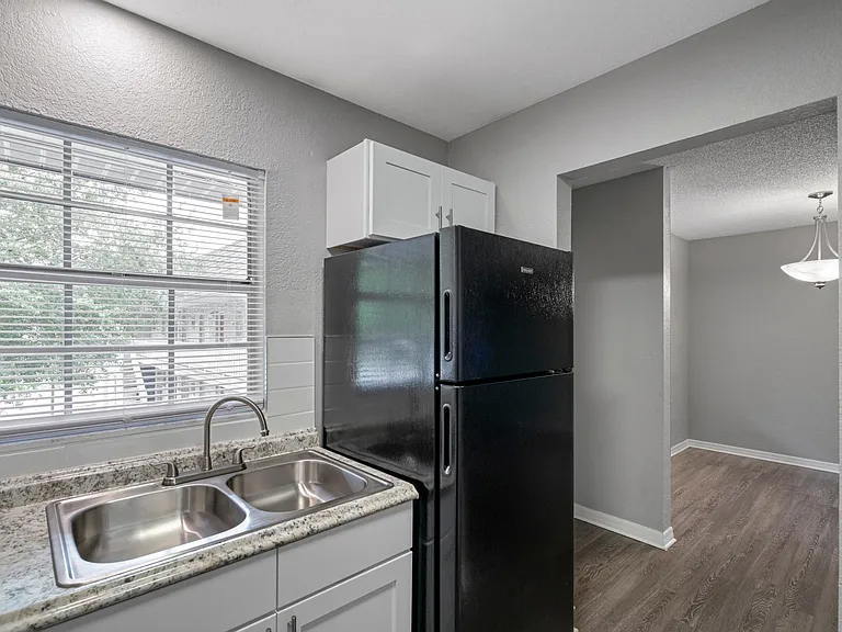 Uptown Apartments — Photo 41