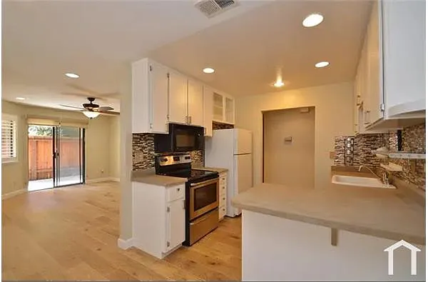 Building Photo - 5055 Valley Crest Dr