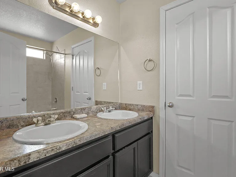 2240 Decamp Point Pl — Photo 32