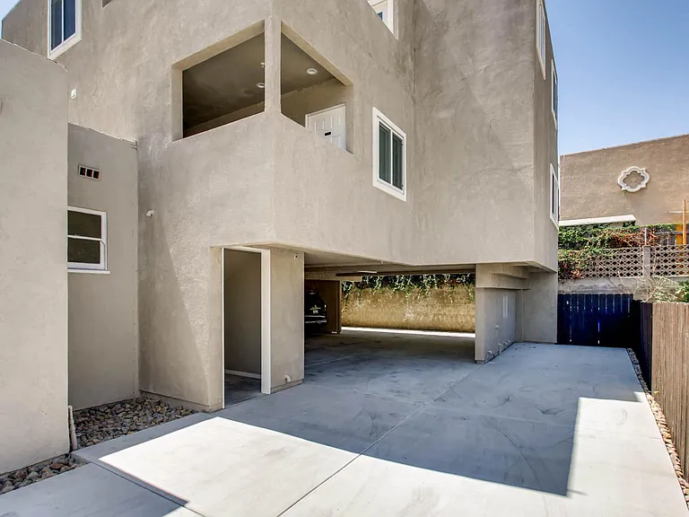 2546 State St — Photo 27