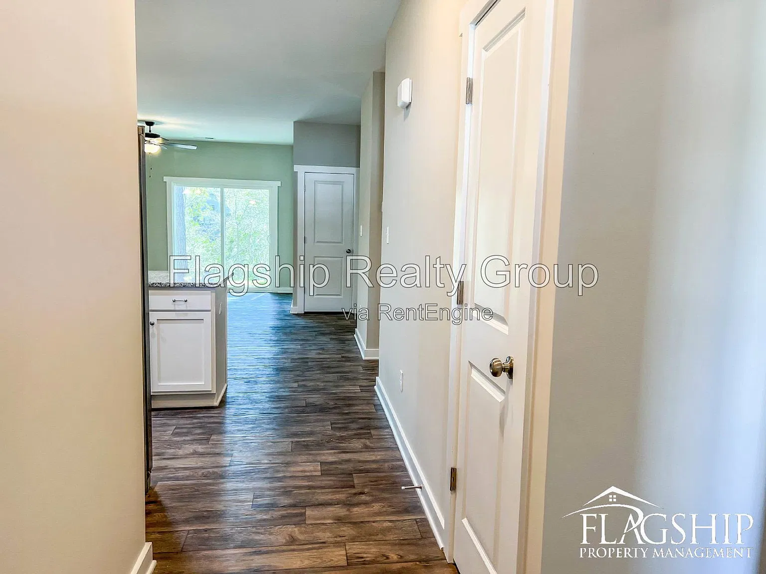 3 bed, 2.0 bath, 1121 sqft, $1,550 — Photo 2