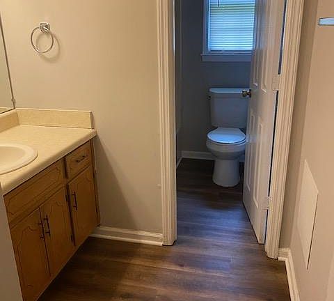 5th image of 250 Carole Dr