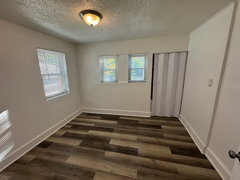 1738 Dallas St — Photo 15