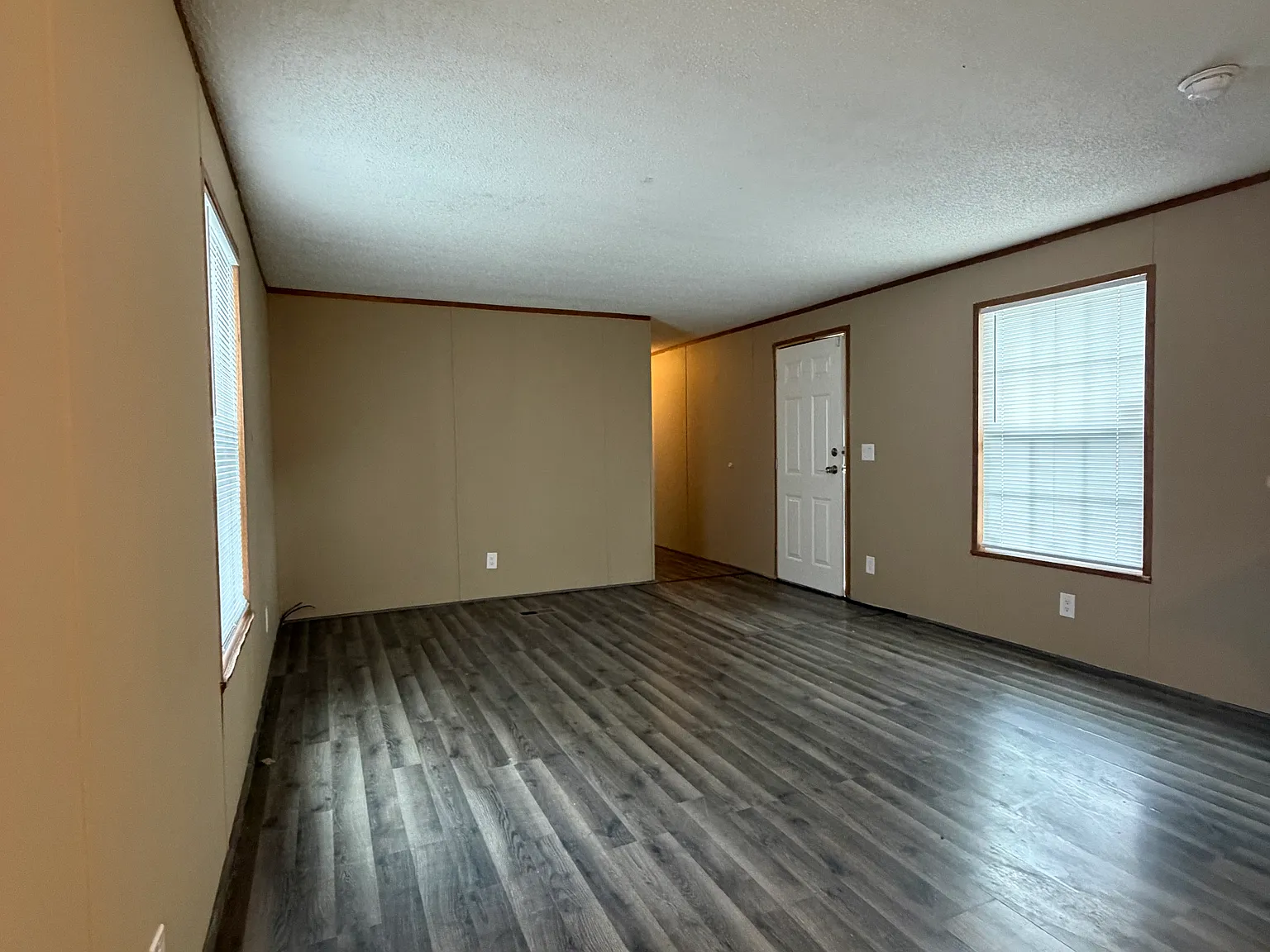 3 bed, 924 sqft, $1,007 — Photo 3