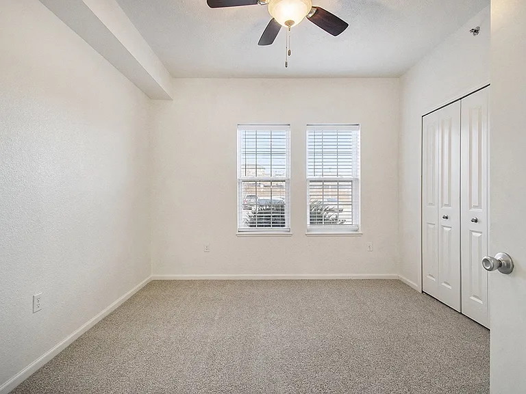 Lynbrook Apartments and Townhomes — Photo 28