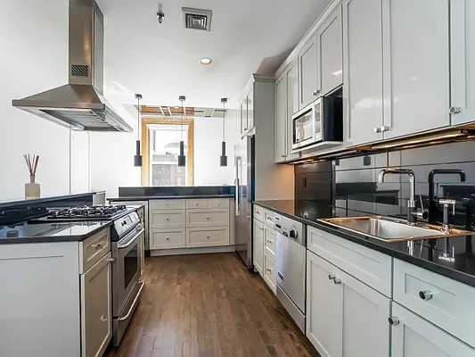 Rented by Sotheby's International Realty | media 4