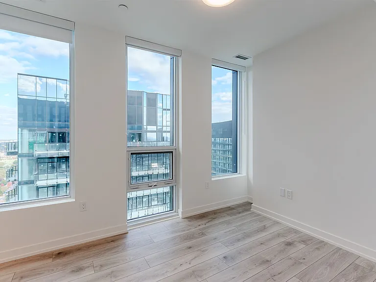 223 Redpath Ave — Photo 235