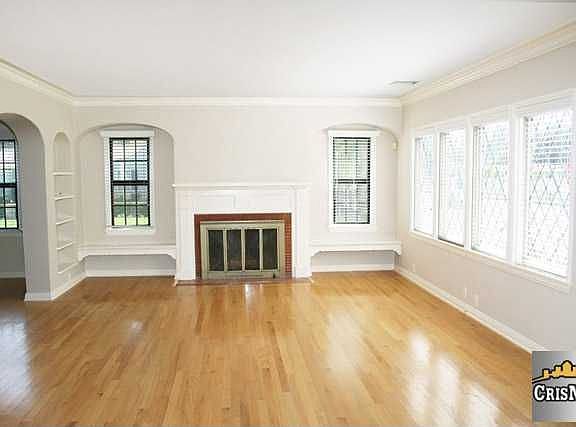 3rd image of 102 N Rose St