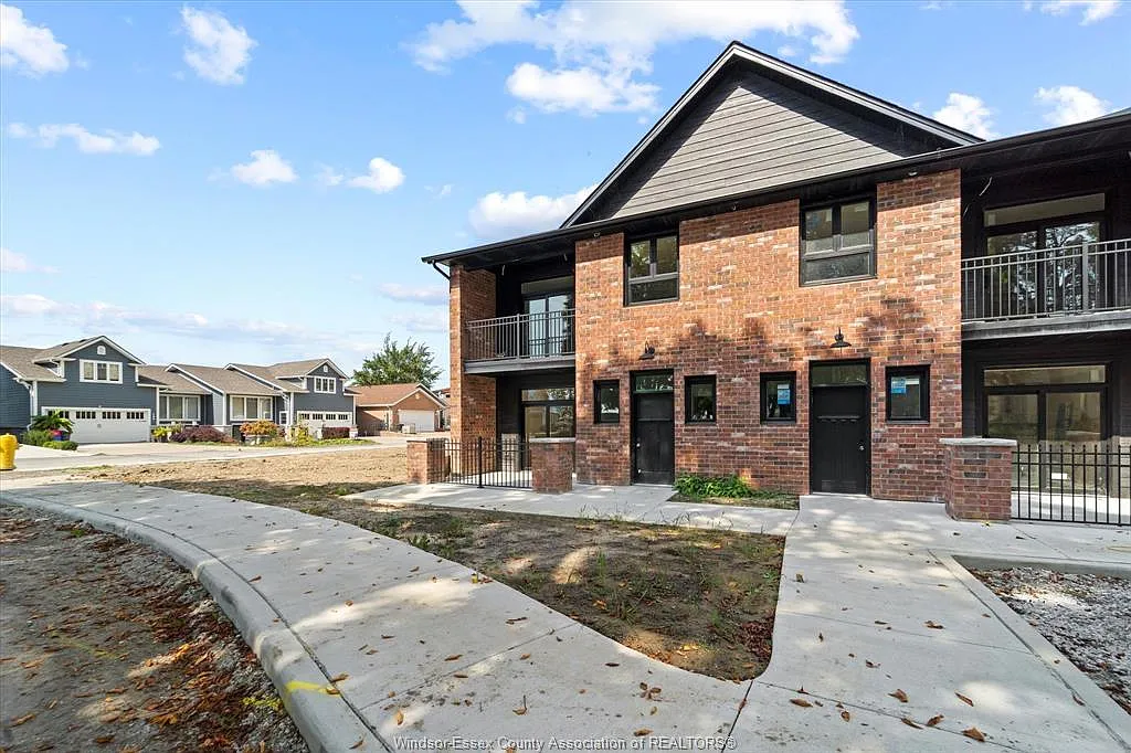 2 bed, $2,400 — Photo 3