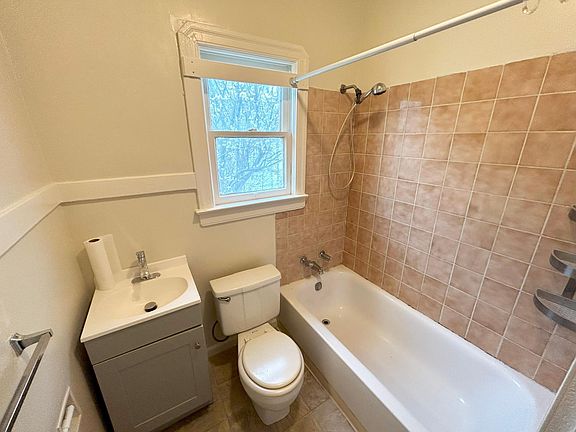 4th image of 515 Louisiana St #C