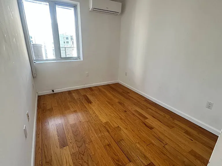 37-20 Prince St #12H — Photo 5
