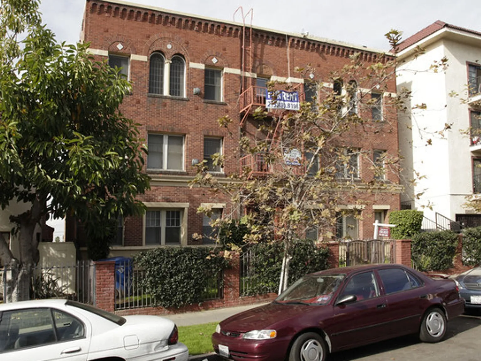 Kenmore Apartments...Newly Remodeled Gorgeous Apartment...Great Location! — Photo 1