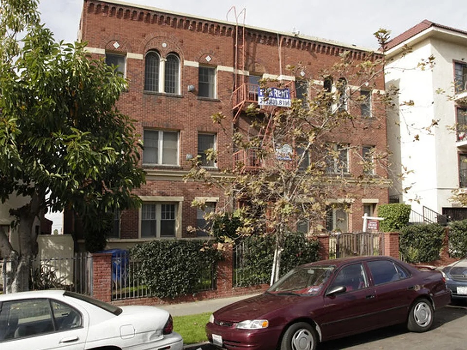 Kenmore Apartments...Newly Remodeled Gorgeous Apartment...Great Location!