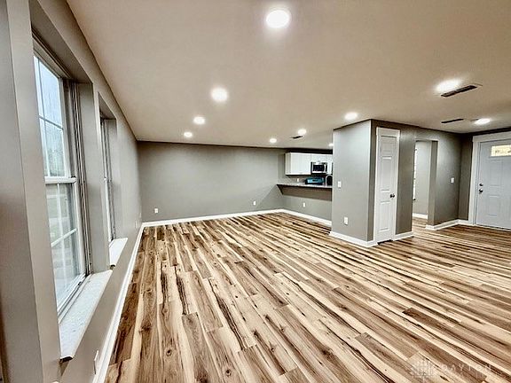 5th image of 2162 Chapel Dr