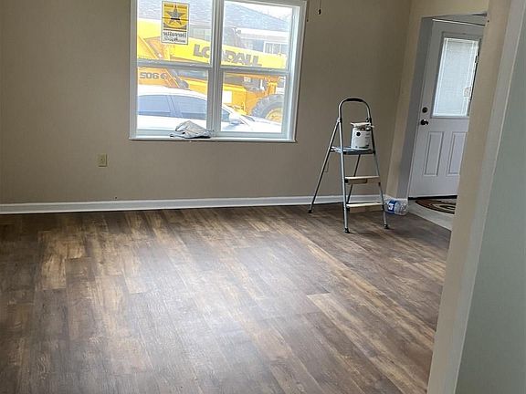 2nd image of 420 W Maple Ave