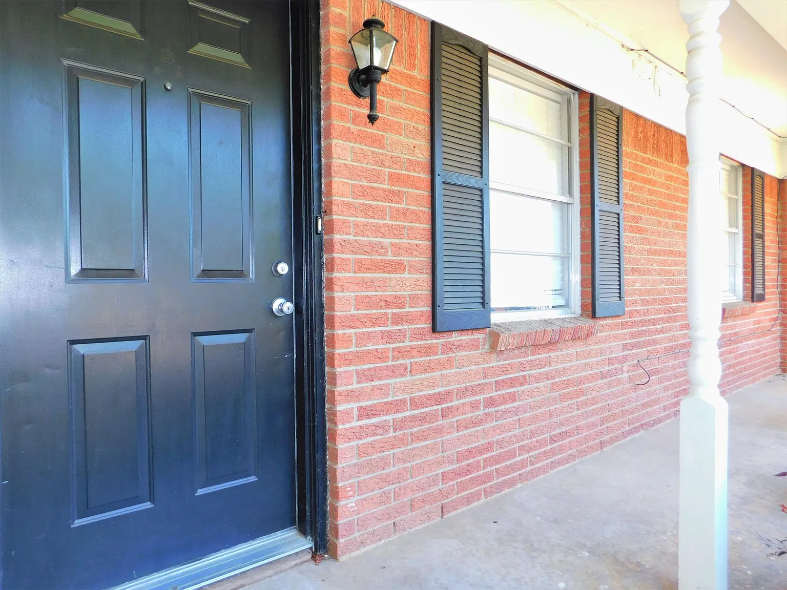 3 bed, 1356 sqft, $1,995 — Photo 2