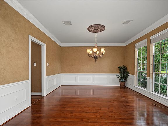 5th image of 4802 Yorkshire St