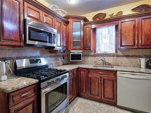 4th image of 15 De Witt St