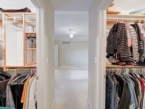 3rd image of 3008 Cabrillo Dr