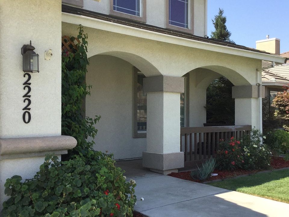 Very inviting entrance in an upscale area of Riverbank.