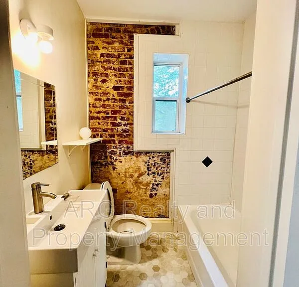 373 Moreland Ave NE #307 — Photo 3