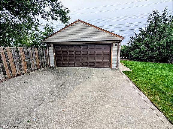 4th image of 3208 Priscilla Ave