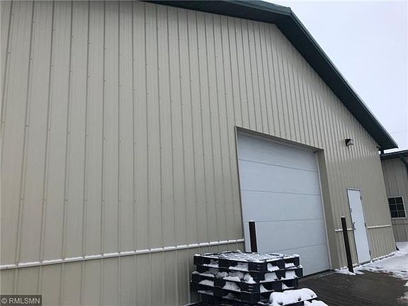 3rd image of 39570 Grand Ave