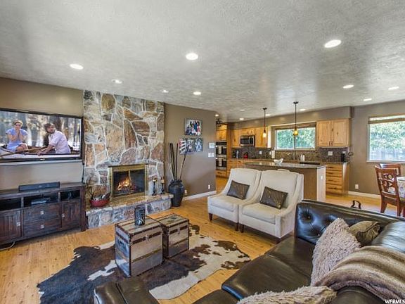 3rd image of 1278 E Edenbrook Dr
