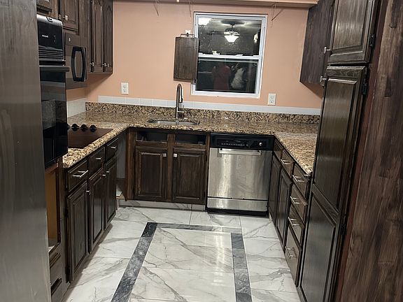 4th image of 7154 San Castle Blvd