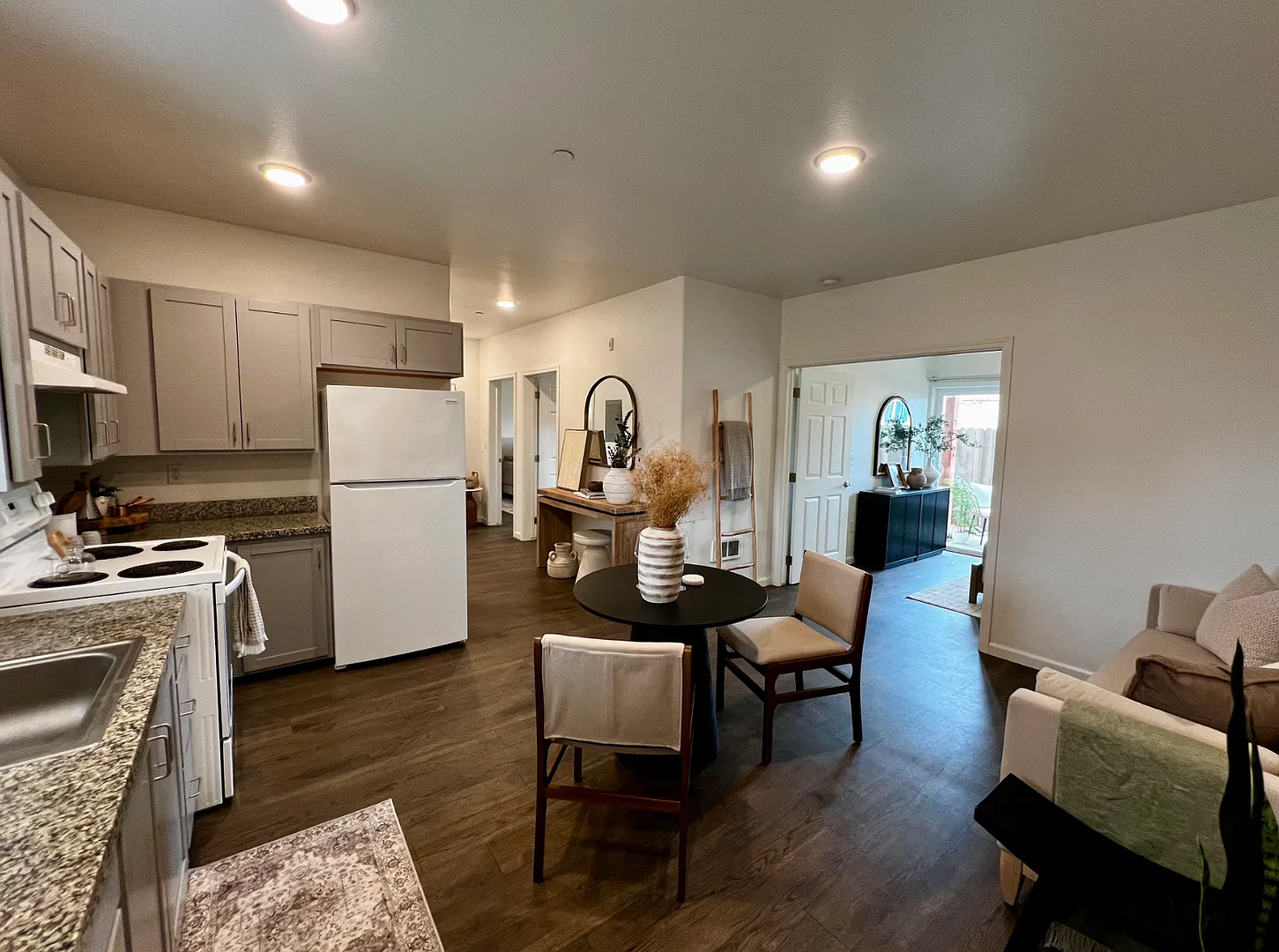 Pioneer - South — Photo 2