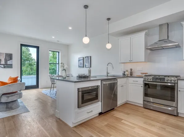 120 Moore St #P304, Boston, MA 02128