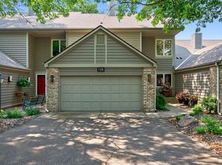 125 Wildwood Bay Dr, Saint Paul, MN 55115
