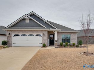 9541 Hampton Oak Dr, Owens Cross Roads, AL 35763