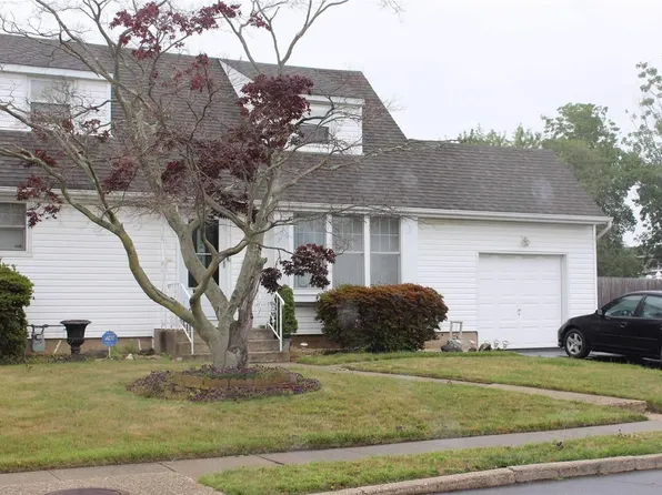 11 Brookwood Drive, Massapequa Park, NY 11762