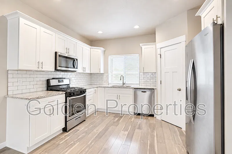4 bed, 3.0 bath, 1726 sqft, $2,650 — Photo 3