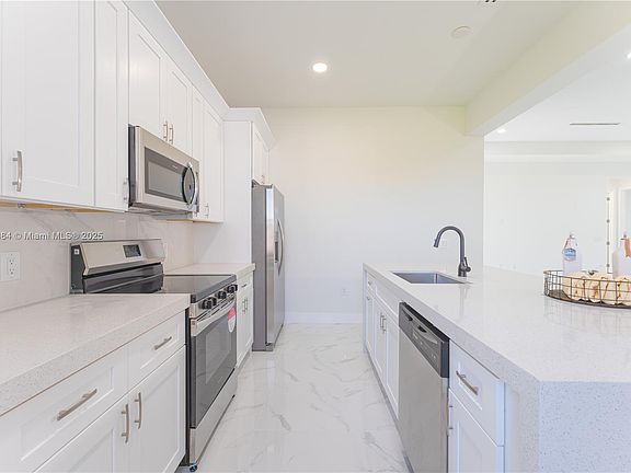 5th image of 1407 NE 5th Ave